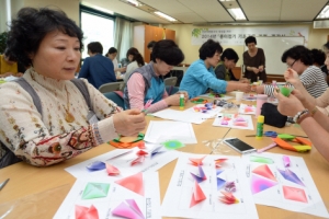 종이접기 배우고 봉사 활동도 하고