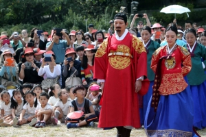 “고종황제 납시오”