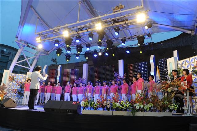 지난해 열린 동대문구민의 날 행사에서 합창단이 노래를 부르고 있다. 동대문구 제공