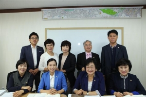 “열공해서 의정활동하자” 초선의원들의 반란