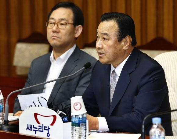 새누리당 이완구 원내대표가 26일 오전 국회에서 열린 주요 당직자회의에서 모두발언을 하고 있다.  연합뉴스