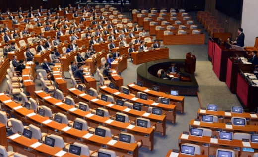 국회 본회의 산회 뒤 일정 30일로 연기…정의화 국회의장, 새정치 “협상 시간 더 달라” 요청 받아들여