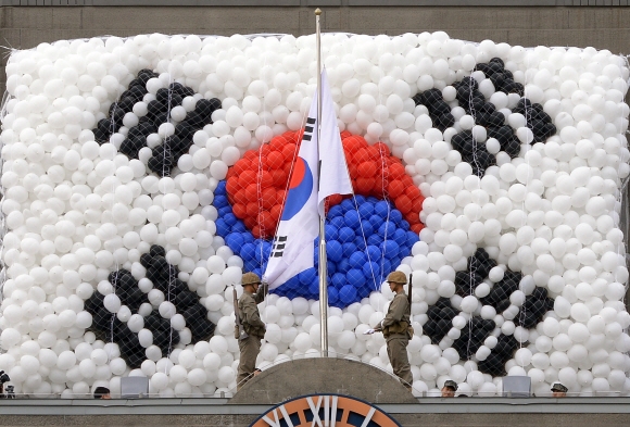 서울 수복 64주년 기념 중앙청 태극기 게양 재현 