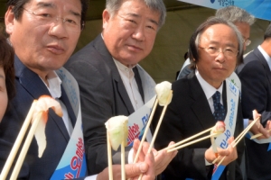 “우리 활어회 많이 드세요”