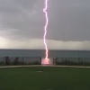 레이저 광선처럼 선명한 낙뢰 포착