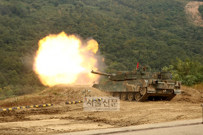 55구경장 120mm 주포는 K1A1에 비해 관통력이 100mm 이상 증대되었다.