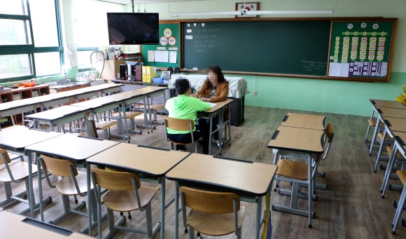 집단 등교거부…교사와 학생 1명만 수업