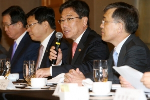 “대기업은 적극적인 투자를”