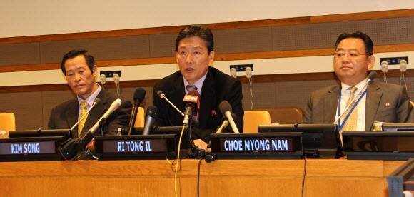 ’북한 인권’ 관련 설명회하는 북한 대표들