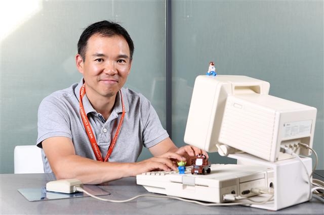 어린 시절부터 컴퓨터에 몰두한 김정주 NXC대표는 세계 3위 게임업체의 오너로 우뚝 섰다. 넥슨 제공
