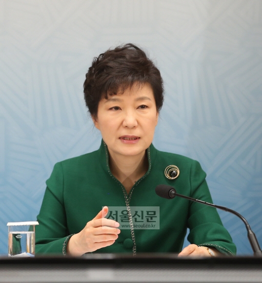 13일 박근혜 대통령이 청와대에서 열린 통일준비위원회 제2차회의에 참석해 모두발언을 하고 있다.  이호정기자 hojeong@seoul.co.kr