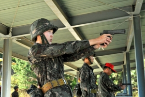 최태원회장 딸 민정씨, 권총 사격 훈련 모습 살펴보니…민정씨 어떤 병과 지원했나 보니