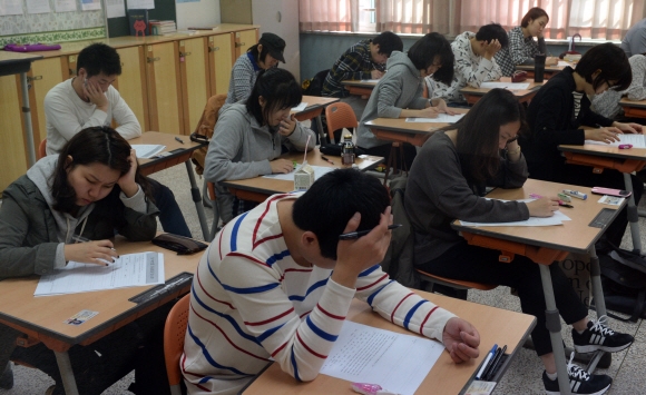 노력한 만큼 결실 맺길… 서울신문 수습기자 필기시험 