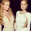 파티 참석한 힐튼 자매, 섹시한 패리스와 고혹적인 니키 ‘드레스 의상’ 눈길