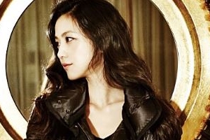 탕웨이 결혼 후 첫 화보, 노출 없이도 관능적인 자태