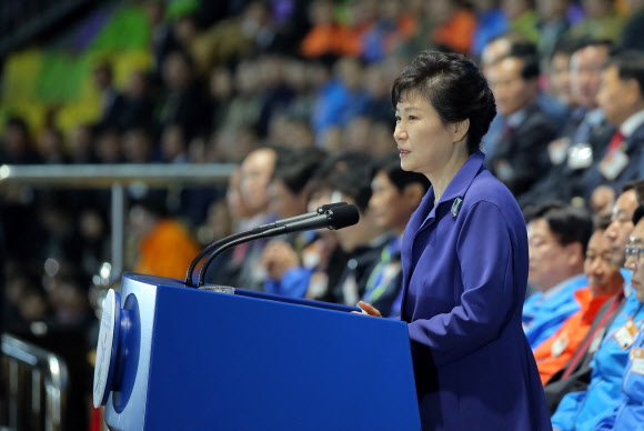 전국체육대회 개막 축하하는 박 대통령