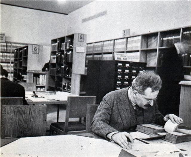 1933년부터 시작된 프랑스 파리 망명생활은 불안하고 궁핍했지만 그 와중에도 발터 벤야민은 거의 매일같이 파리 국립도서관 문서고를 드나들며 ‘아케이드 작업’ 집필에 매진했다.  한길사 제공
