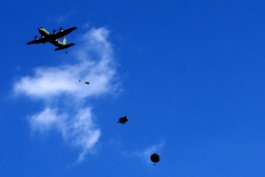 하늘만큼은 여전히 청명한 가을