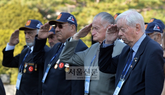 “생생한 그날의 전투…” 현충원 찾은 유엔 참전용사