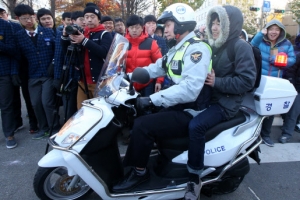 <수능>경기경찰, 수험생 수송지원 등 402건 편의 제공