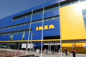 ‘어린이 사망’ 이케아 서랍장, 늑장 리콜에 “한국을 우습게 보는 회사, 불매”