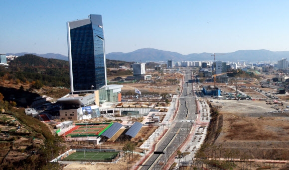 울산혁신도시 전경. 현재 7개 공공기관이 이주를 완료했고 내년 말까지 모두 10개 공공기관이 이주하게 된다.  연합뉴스