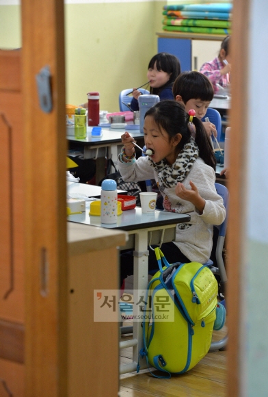 학교비정규직 총파업… 아이들은 ‘엄마 도시락’