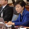 朴대통령 “수능 출제 방식 재검토하라”
