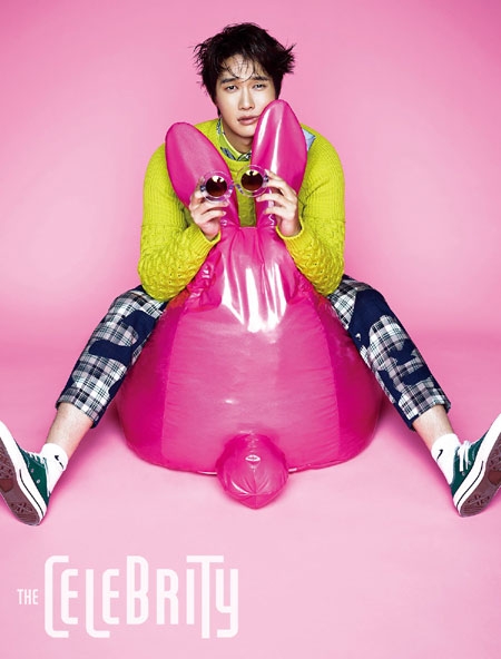 ‘배우 사춘기’를 맞은 지현우, 유쾌한 패턴룩 화보 공개