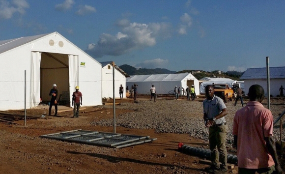 한국 에볼라 긴급구호대 1진이 활동할 시에라리온 수도 프리타운 인근 가더리치에서 에볼라 치료소 공사가 한창이다. 치료소는 다음달 15일 완공된다. 외교부 제공