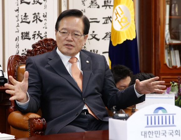 예산안 통과 당부하는 정의화 국회의장