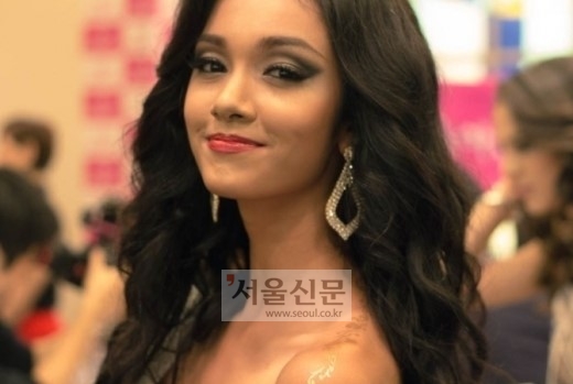 미스 미얀마 아웅