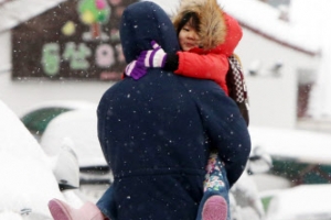 “아빠 신나요”… 즐거운 어린이집 가는 길