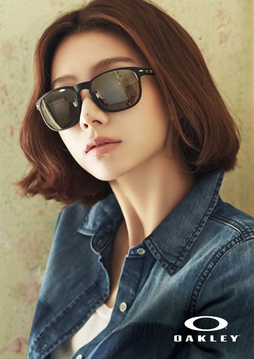 글로벌 브랜드 ‘오클리’ 모델에 발탁된 박수진 화보