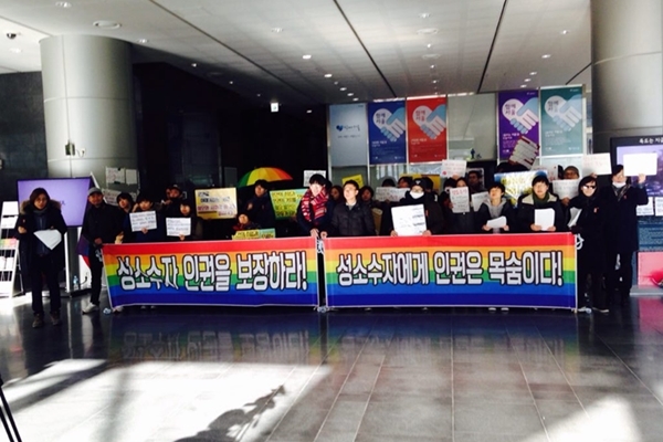 성소수자 단체 ‘서울시민 인권헌장’ 폐기 항의 서울시청 점거 농성.