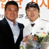 [프로야구] 김태균, 2015 시즌 한화 새 주장… “두 번째라 잘 할 것”