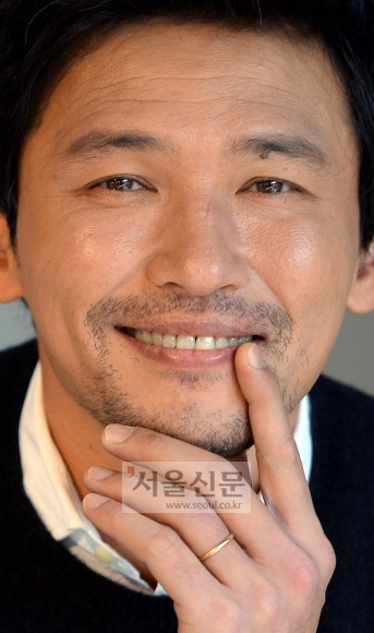 영화 ‘국제시장’의 주인공인 배우 황정민은 대본을 보고 나서 많이 울었다. “전쟁 같은 삶을 지내 온 덕수(주인공)가 가졌을 외로움을 읽으려고 많이 노력했다”고 말했다. 이언탁 기자 utl@seoul.co.kr