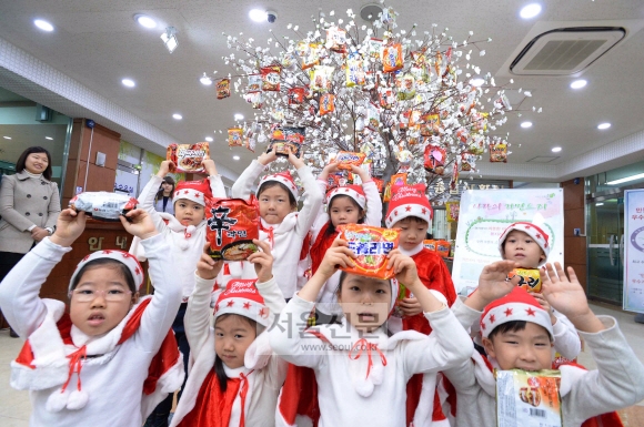 ‘라면트리’ 만들어 이웃사랑 전해요