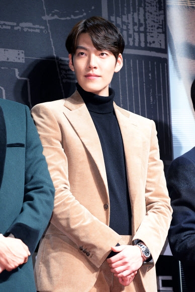 김우빈 훈훈한 외모