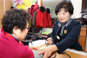 [이웃사촌] “새벽녘 아플 때 생각나는 고마운 사람…한걸음에 달려와 자식처럼 보살펴 줘”