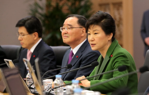 국무회의 주재하는 박 대통령
