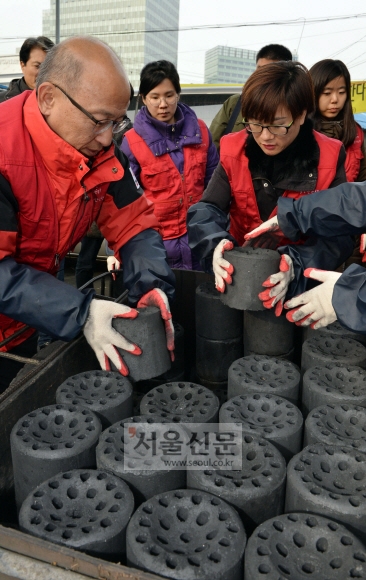 복지부 장관, 사랑의 연탄 배달