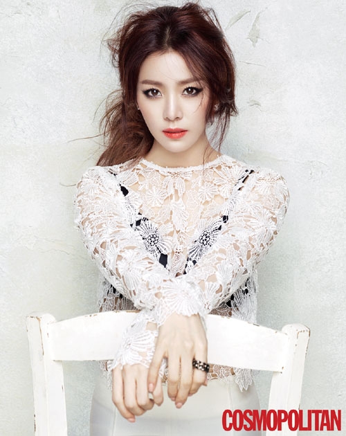 배우 한지민 팔색조 매력 화보 공개