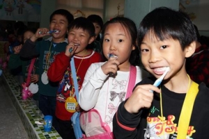 ‘꽃단장’ 화장실, 학교 매력 높인다