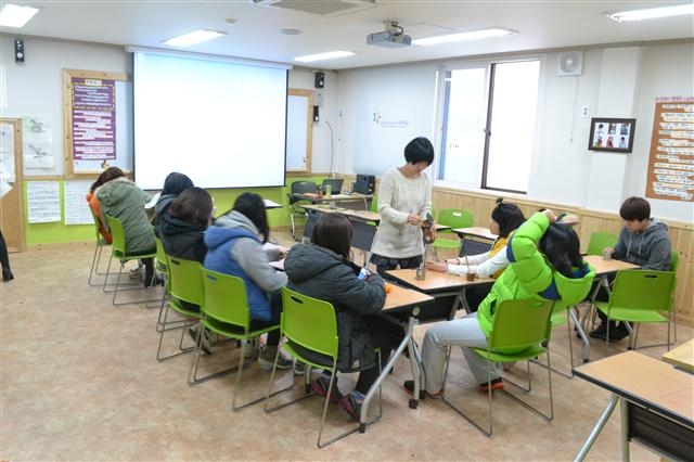 29일 서울 노원구 상계동에 위치한 위탁형 대안학교인 나우학교에서 학생들이 수업을 받고 있다. 노원구 제공