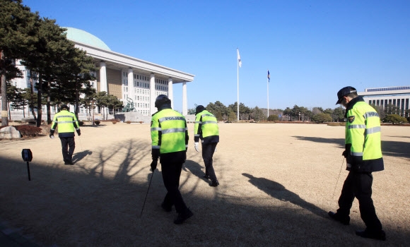 폭파 협박 전화, 폭발물 수색 동원된 국회 경찰들