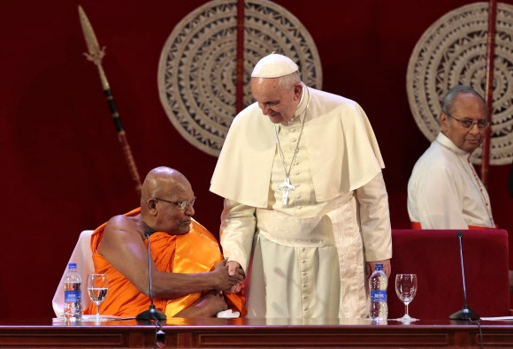 스리랑카 간 교황 “다양성, 번영의 원천”