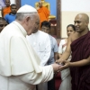 교황 “다른 종교 모욕 안 된다”