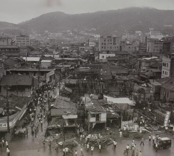 1960년대 철거된 인현동 판자촌 서울시 제공