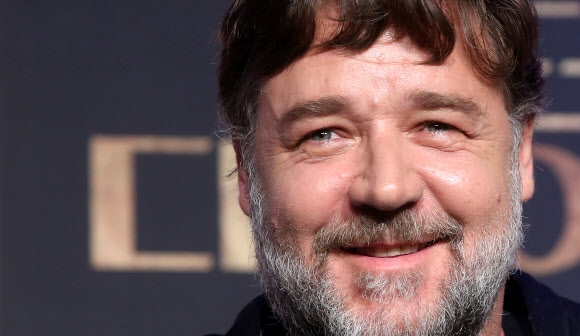 러셀 크로우, 매력적인 미소